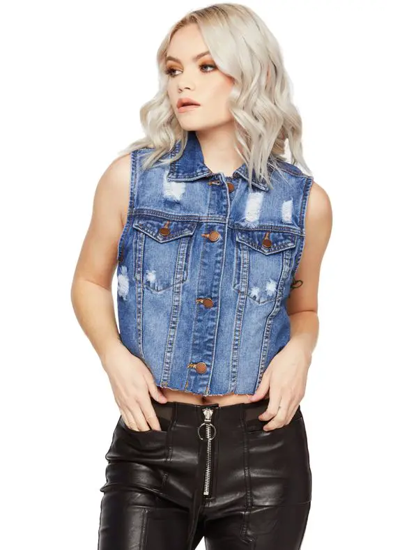 22 Ideas to Style Your Sleeveless Jean Jacket: Summer, Fall, Winter & More