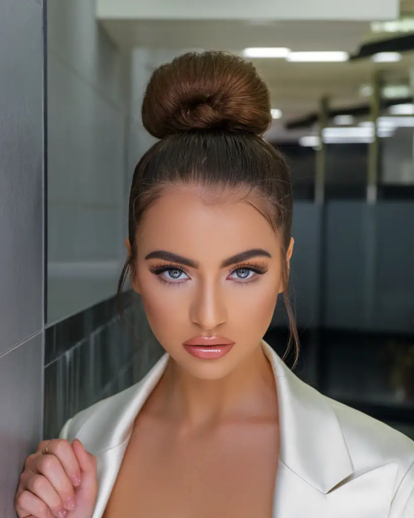 22 Spring Bun Hairstyle 2025 Ideas – Messy, Sleek, Low, Quick & Elegant ...
