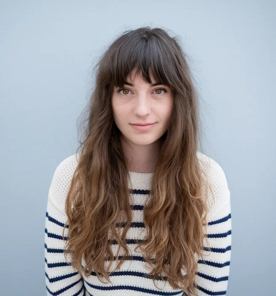 Haircuts with Bangs – Summer Ideas 2025: Soft Fringe Ideas Casual Wavy Long Hair with Wispy Bangs