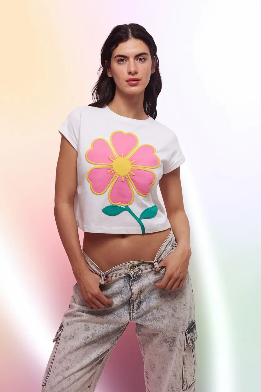 pink shirt outfits women casual summer Flower Power with a Flirty Twist