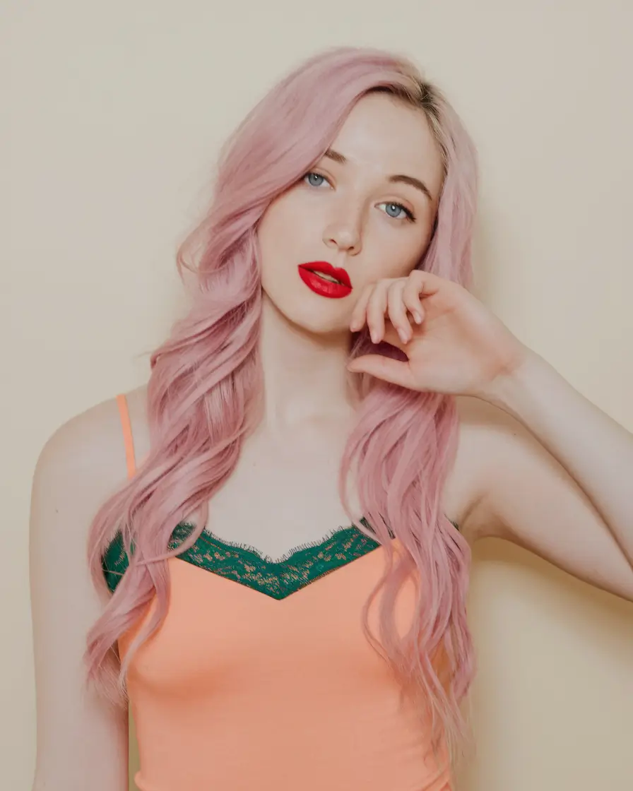 Easy & Cute Hairstyles Inspiration - Summer 2025 - Long Pastel Pink Waves