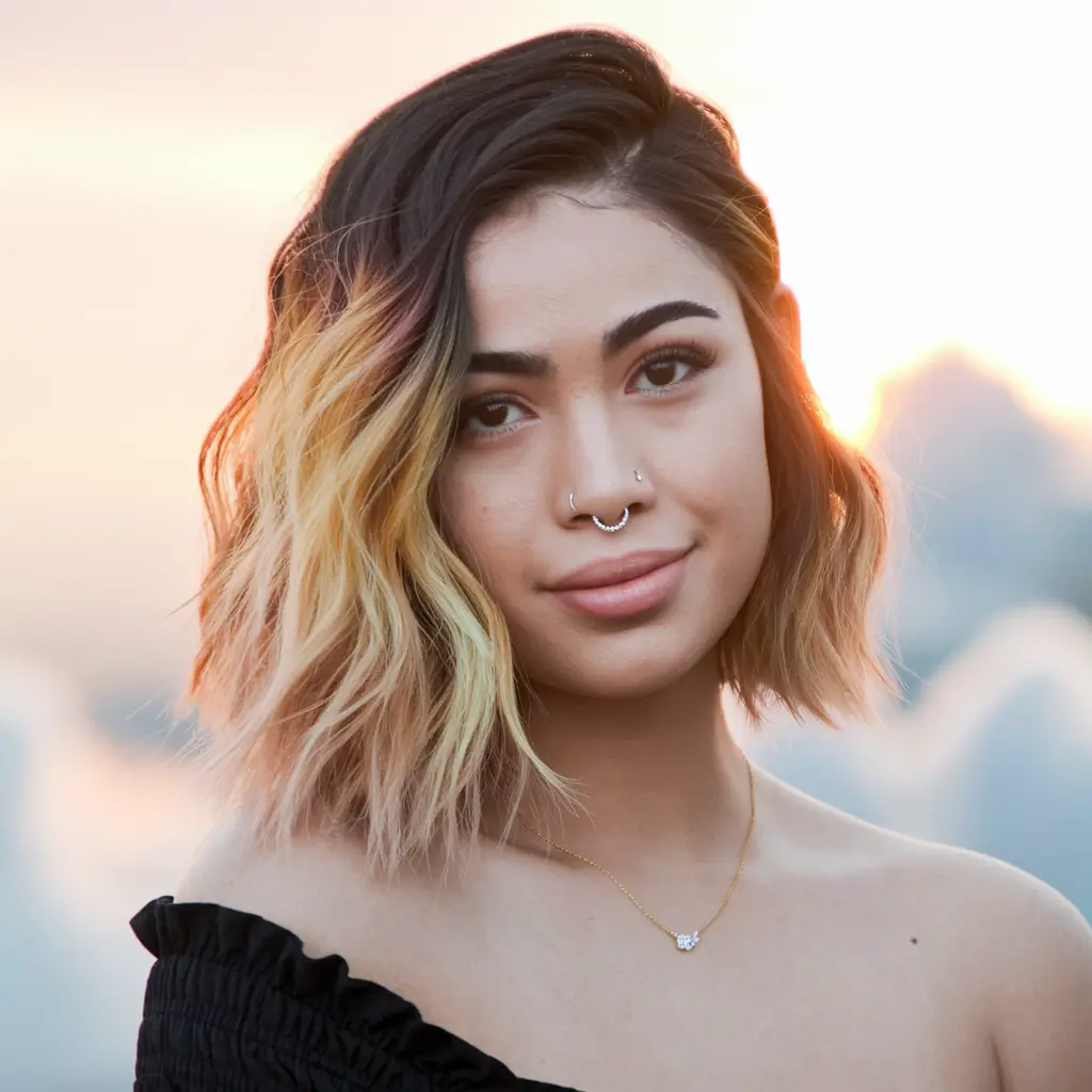 stylish women haircuts Short Waves with Bold Contrast