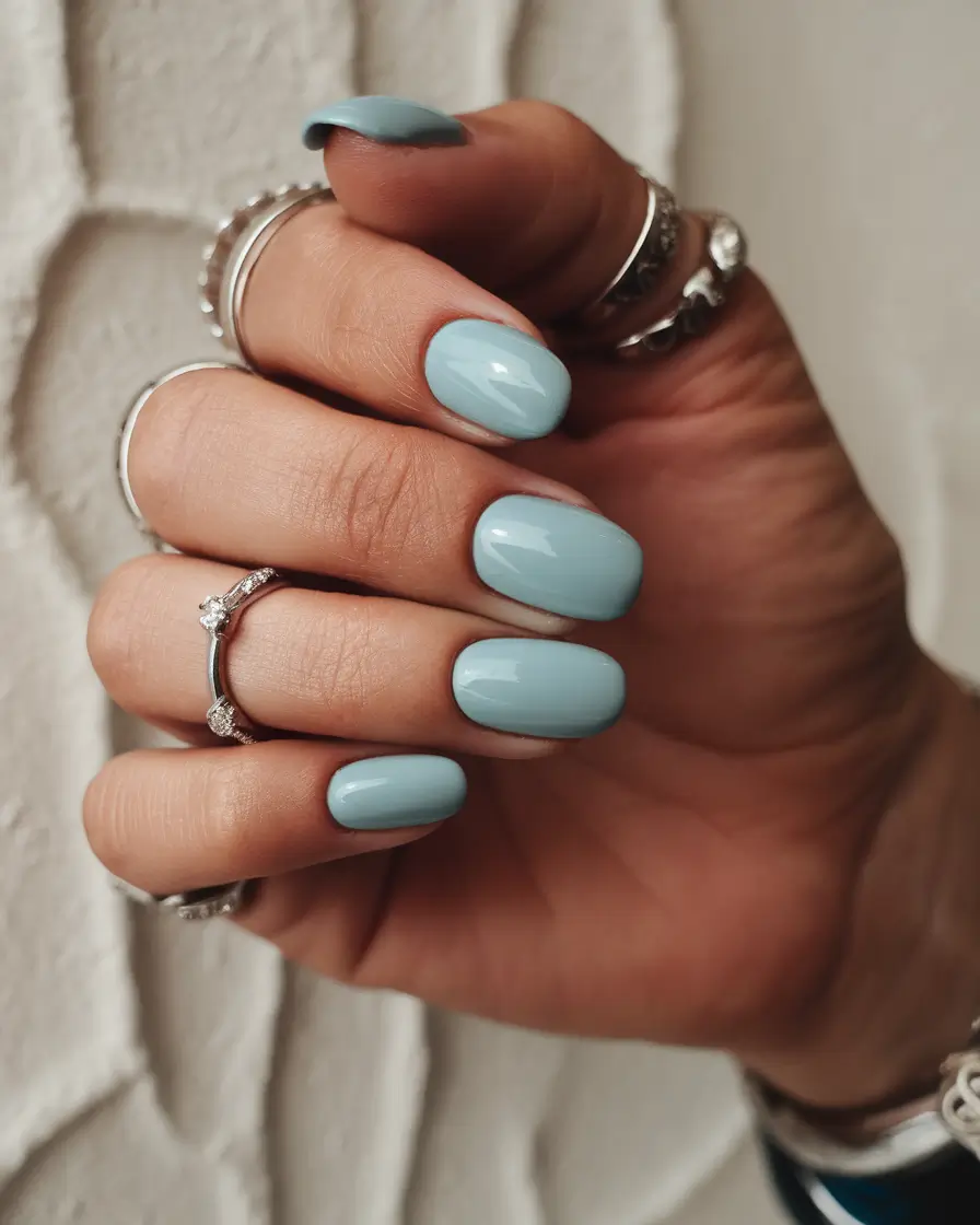 summer blue nails ideas 2025+Everyday Gloss with a Hint of Vintage