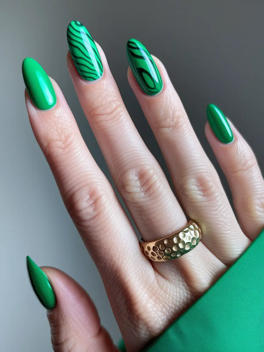 summer green nails ideas 2025 Optical Illusion Stripes
