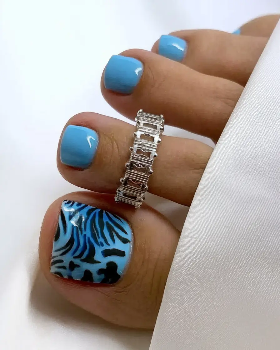 august toe nails azure animal