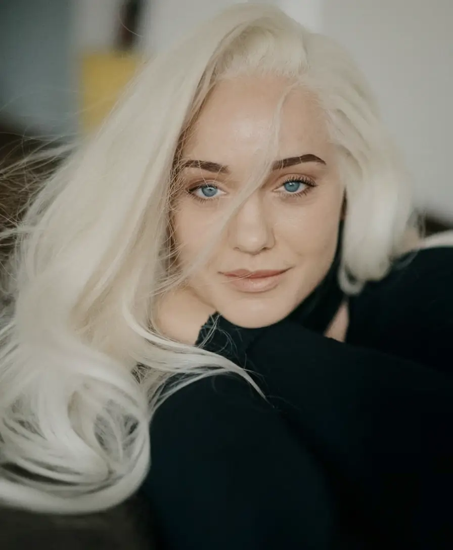 fall hair color for blondes ash ice queen blonde with sleek length