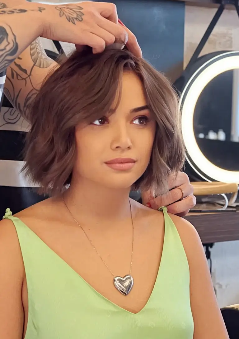 september hair color ideas short chestnut brunette