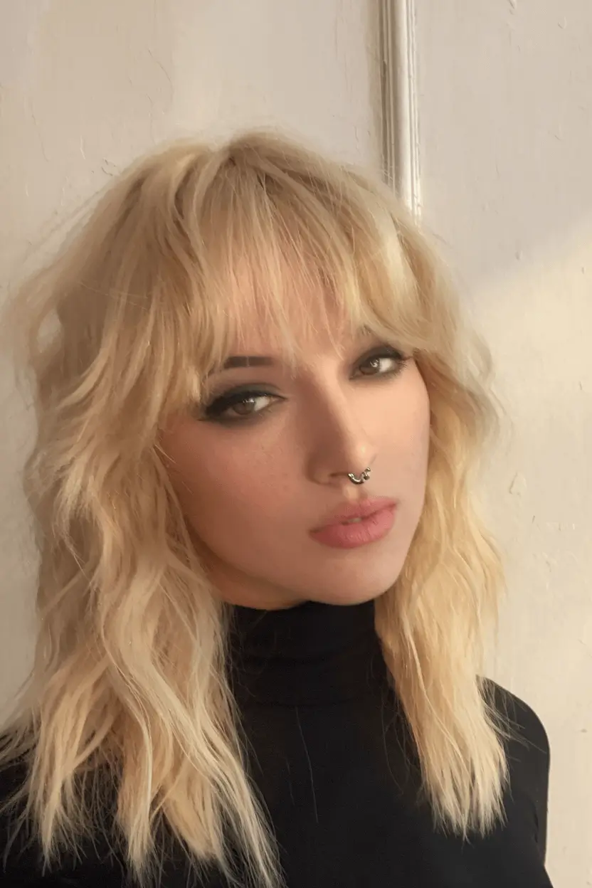 fall haircuts 2025 medium round face Shaggy Blonde Cut with Wispy Fringe