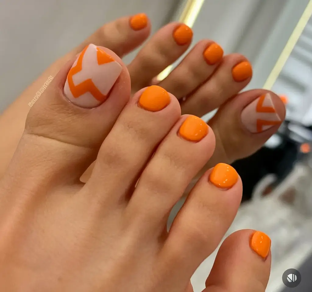 Pretty Toe Nail Ideas for September 2025+Bold Tangerine and Graphic Arrows