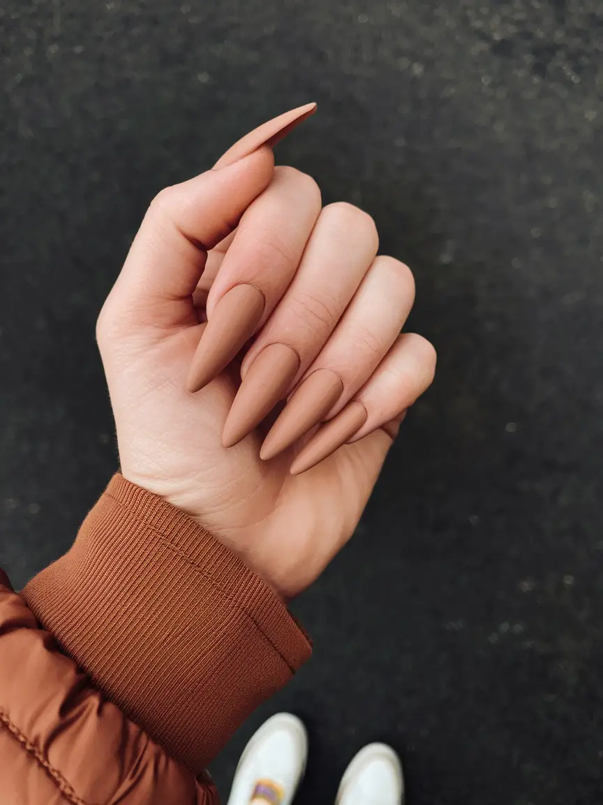 Autumn 2025 Nail Color Inspiration – Matte Cinnamon Stilettos