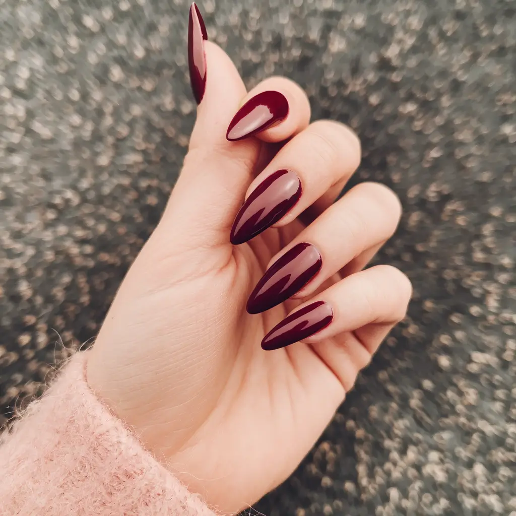 Autumn 2025 Nail Color Inspiration – Classic Wine Almonds with High Gloss
