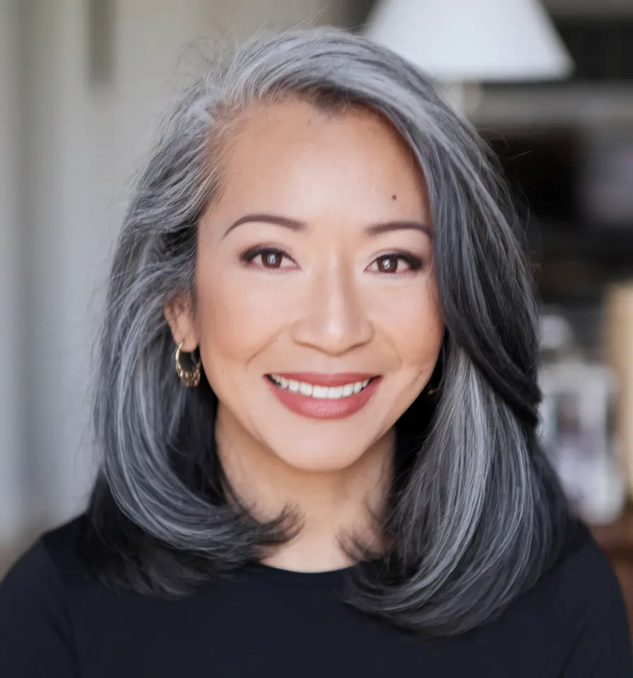 Best Fall hairstyles for Women 40+ in 2025 – Natural Salt-and-Pepper Mid Length Layers