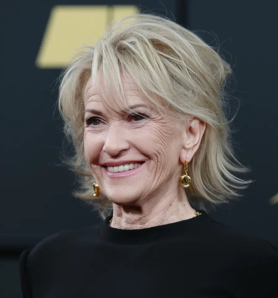 Elegant Fall hairstyles for Women Over 60 in 2025 – Feathered Midi Shag with Airy Fringe
