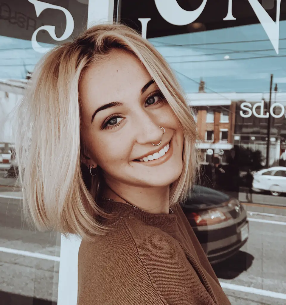 fall hairstyle short hair+Classic Blonde Bob with 90s Volume