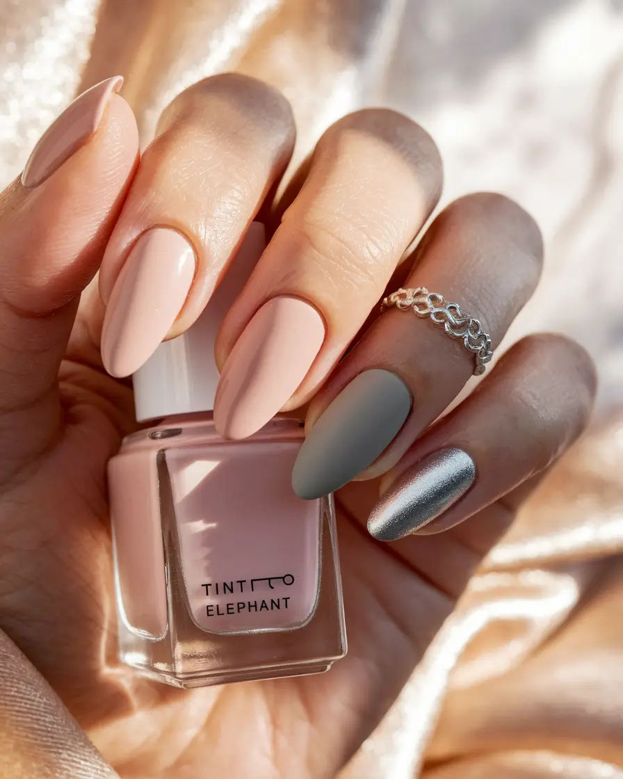 Stylish Autumn Nail Designs 2025 – Blush & Sage Mix with Chrome Pop