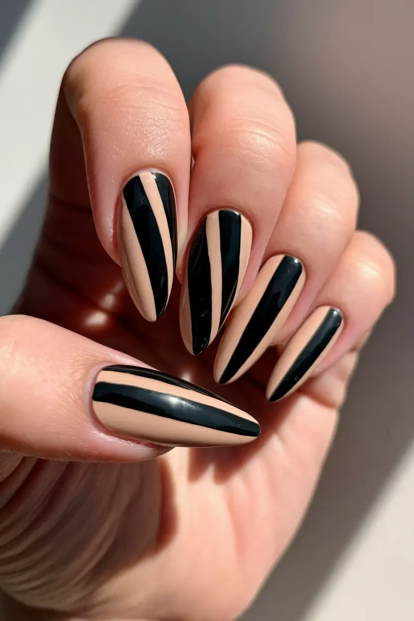 Stylish Black Fall Nails 2025 Graphic Stripes
