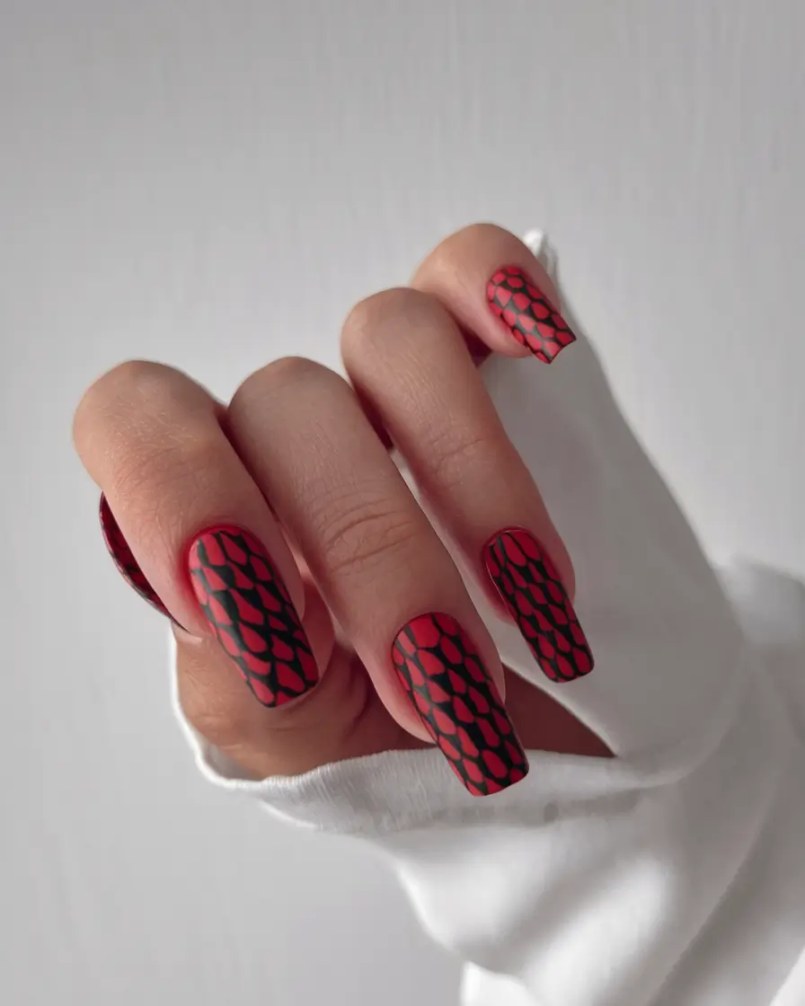 Stylish Early Fall Nail Ideas 2025 – Crimson Matte Scales on Sleek Square