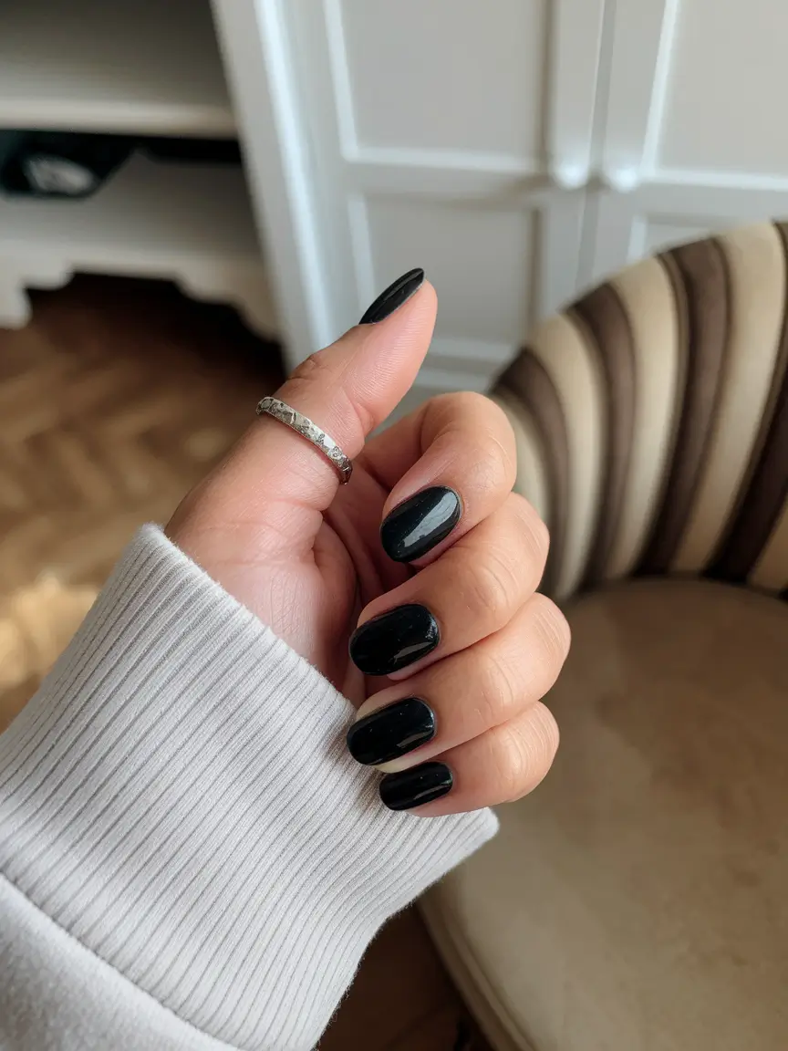 round fall nails Midnight Knit