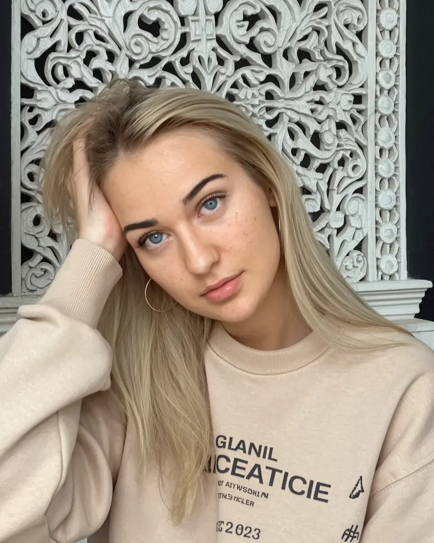fall and winter haircuts 2025 Natural Blonde with Effortless Texture
