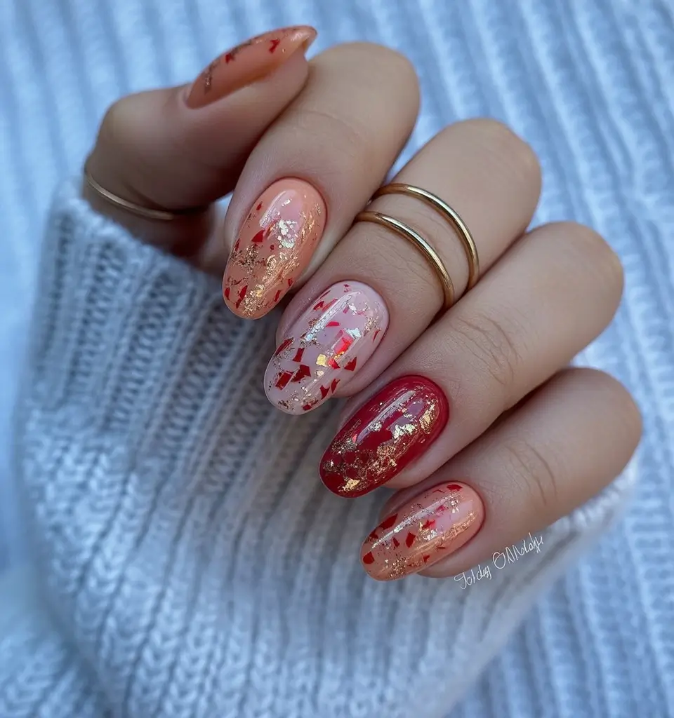 november-nails-colors-gold-foil