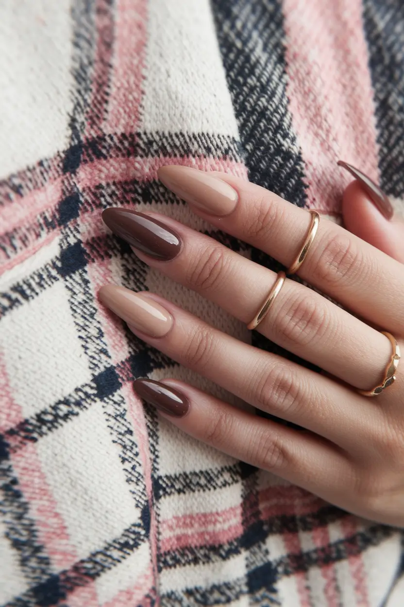 fall/winter nails color Coffee & Cream Contrast