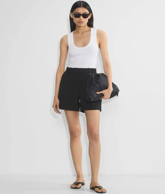 Aritzia Women's Babaton Pleated Mid-Thigh Shorts