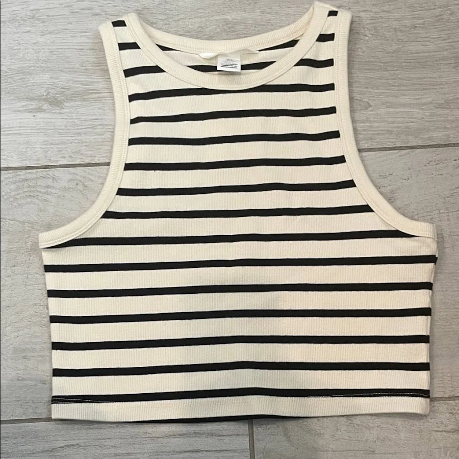 top H&M Ladies Cropped Ribbed Tank Top H&M $5.99