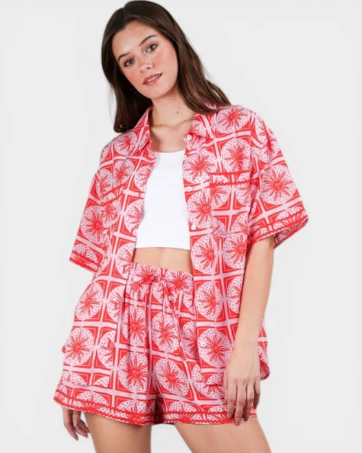 VERY J Coral & Pink Floral Tile Print Button-Up Shirt & Shorts Set Coral/Pink / M