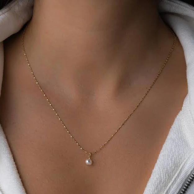 Minimalist Pearl Necklace