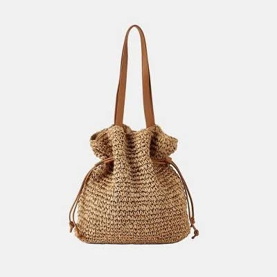 Round straw tote bag with a short handle