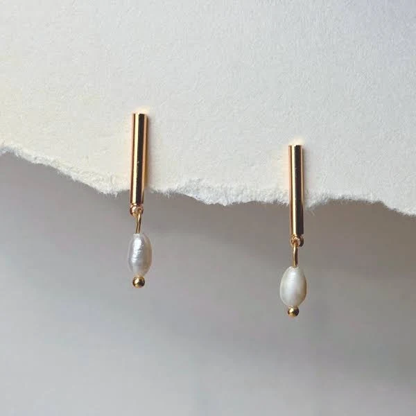 Minimalist Pearl Dangle Earrings