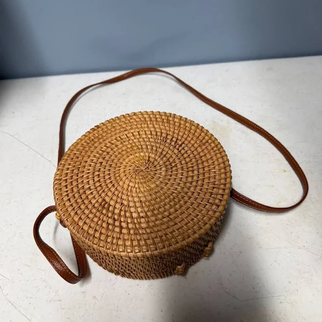 Stylish Round Woven Straw Crossbody Bag with Tassels (Stylish)