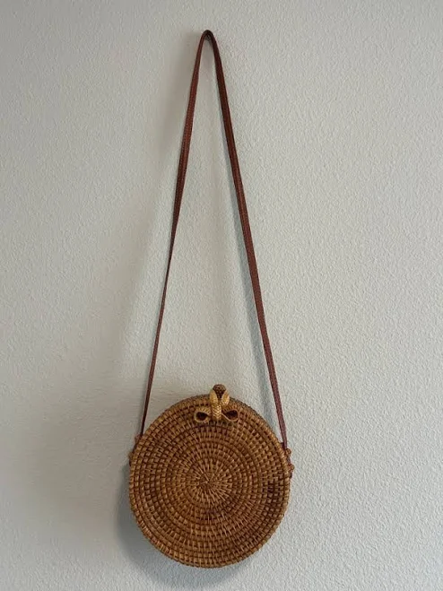 Stylish Round Woven Straw Crossbody Bag with Tassels (Stylish)