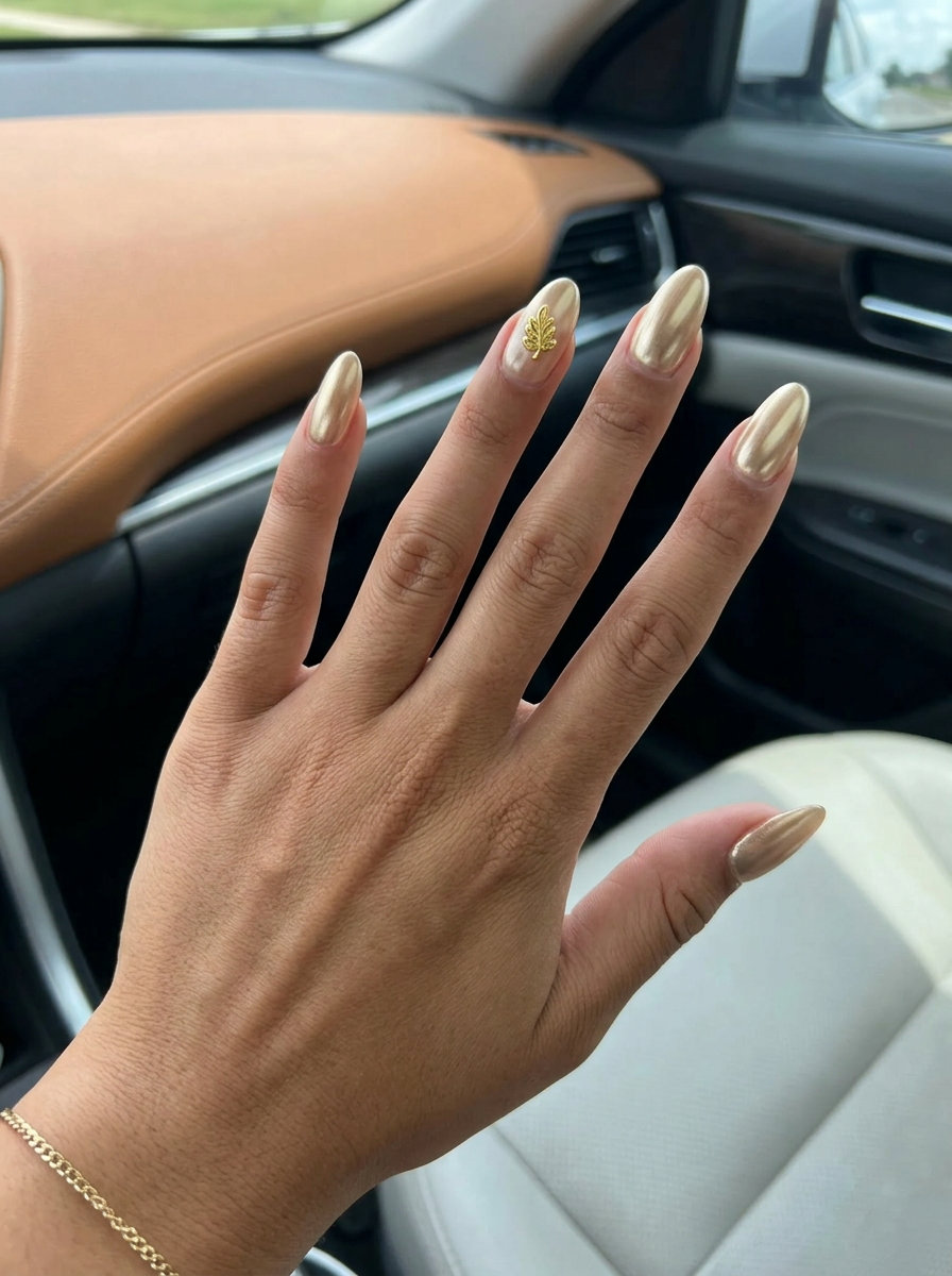 Subtle Gold Chrome Radiance Oval nails: glamorous, sophisticated, chic for formal events 2026.