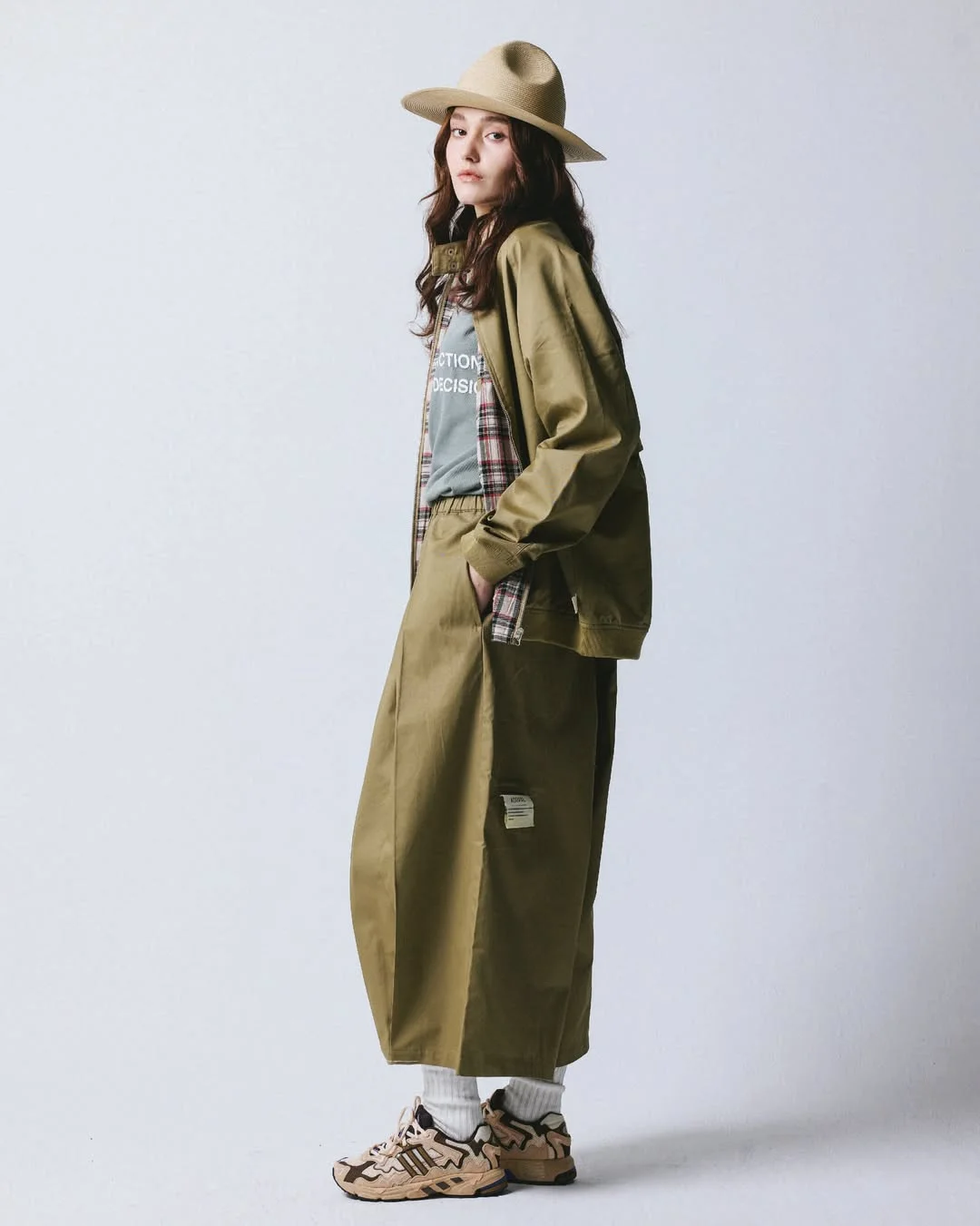 chic fall outfits pants 2026 Relaxed Olive Barrel Pants With Modern Utility Styling