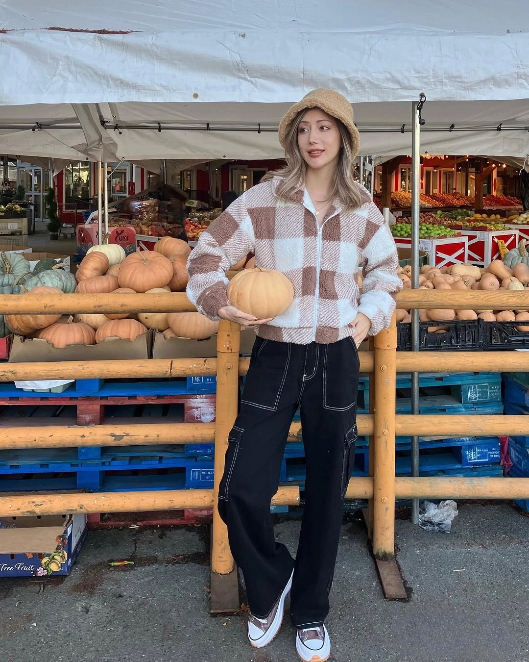 comfy fall outfits 2026 Plaid Fleece Jackets And Utility Pants For Autumn Adventures