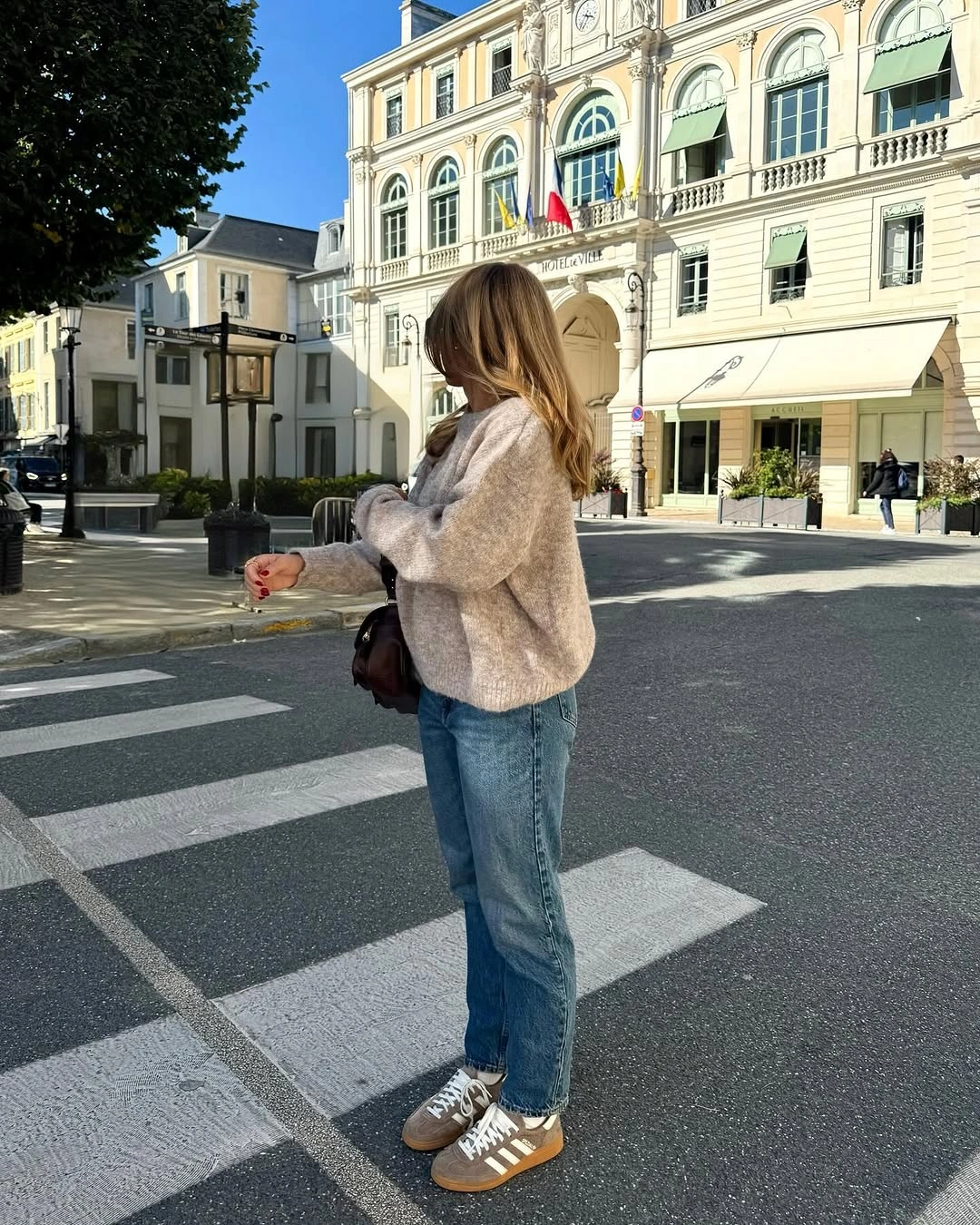 comfy fall outfits 2026 Soft Sweaters And Straight Jeans For Everyday City Walks