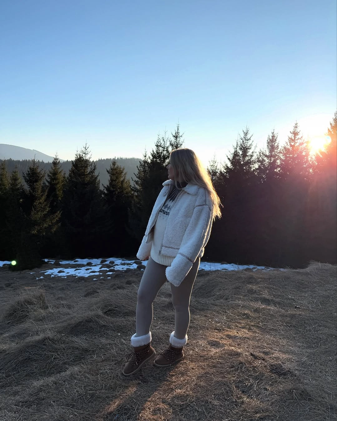 cozy & chic autumn outfits for women 2026 Mountain Escape Layers Made for Crisp Autumn Adventures