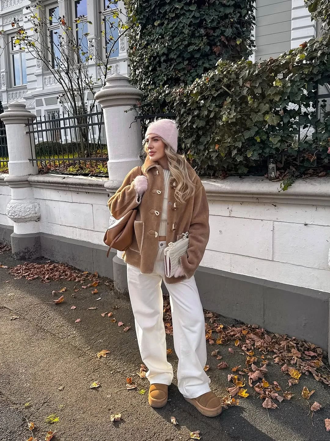 cute fall outfits docs 2026 Soft Camel Layers That Feel Like Late November