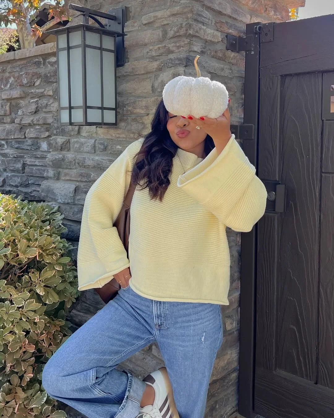 Early fall outfits ideas 2026 Soft Neutral Sweaters Always Capture the Cozy Side of Early Fall
