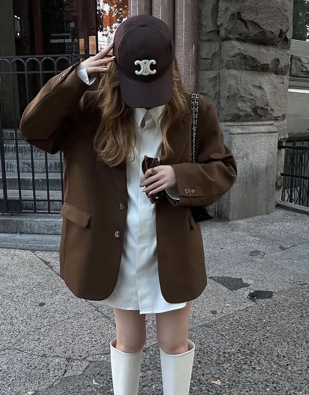 Early fall outfits ideas 2026 Oversized Brown Blazers Are Defining Quiet Luxury Style in 2026