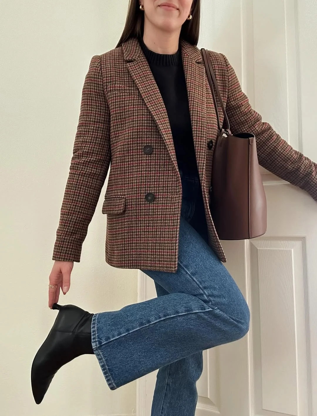Early fall outfits ideas 2026 Tailored Blazers Instantly Make Simple Denim Feel Expensive