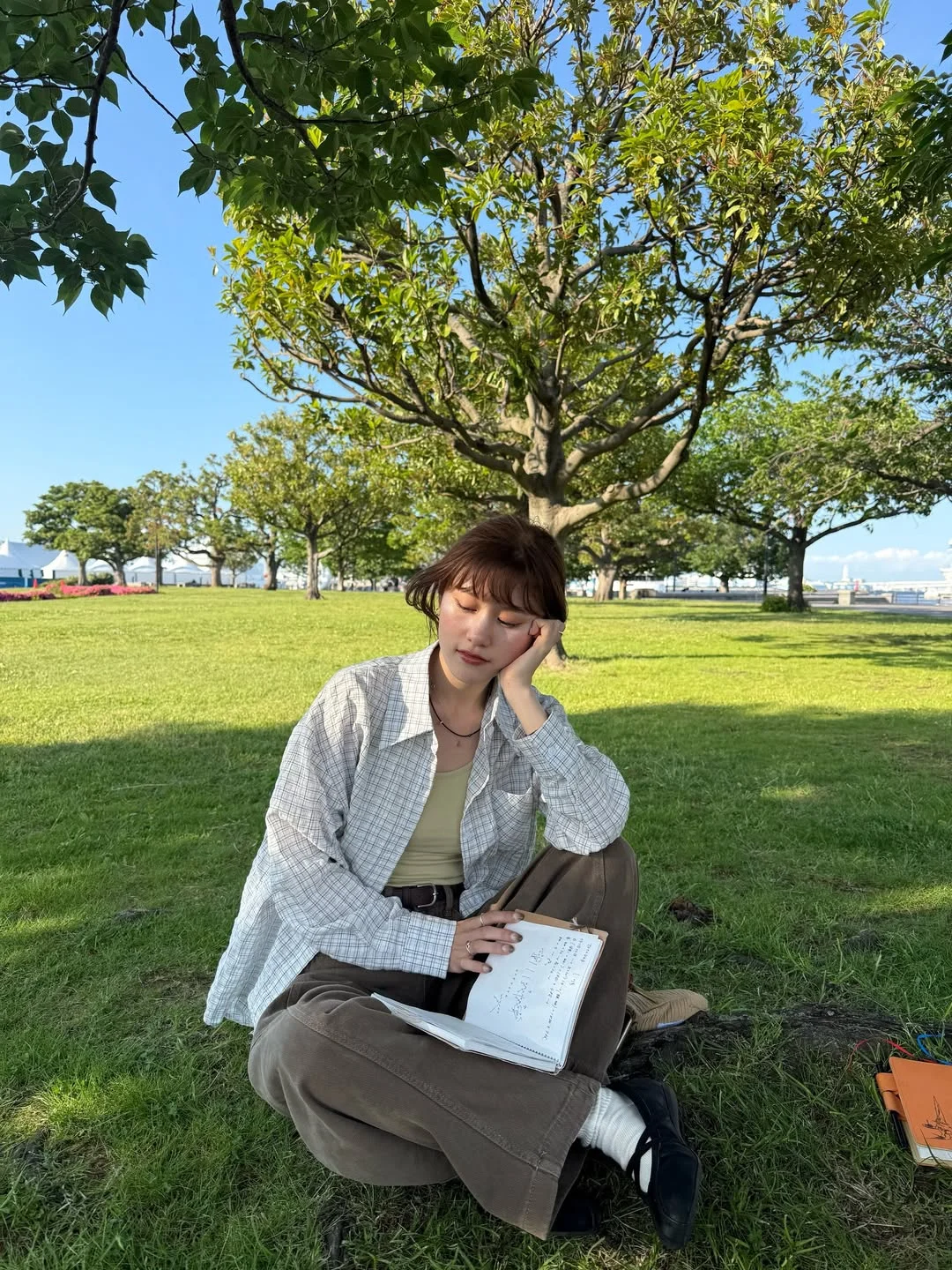 Early summer outfits 2026 Relaxed Plaid Shirts And Study-Day Styling