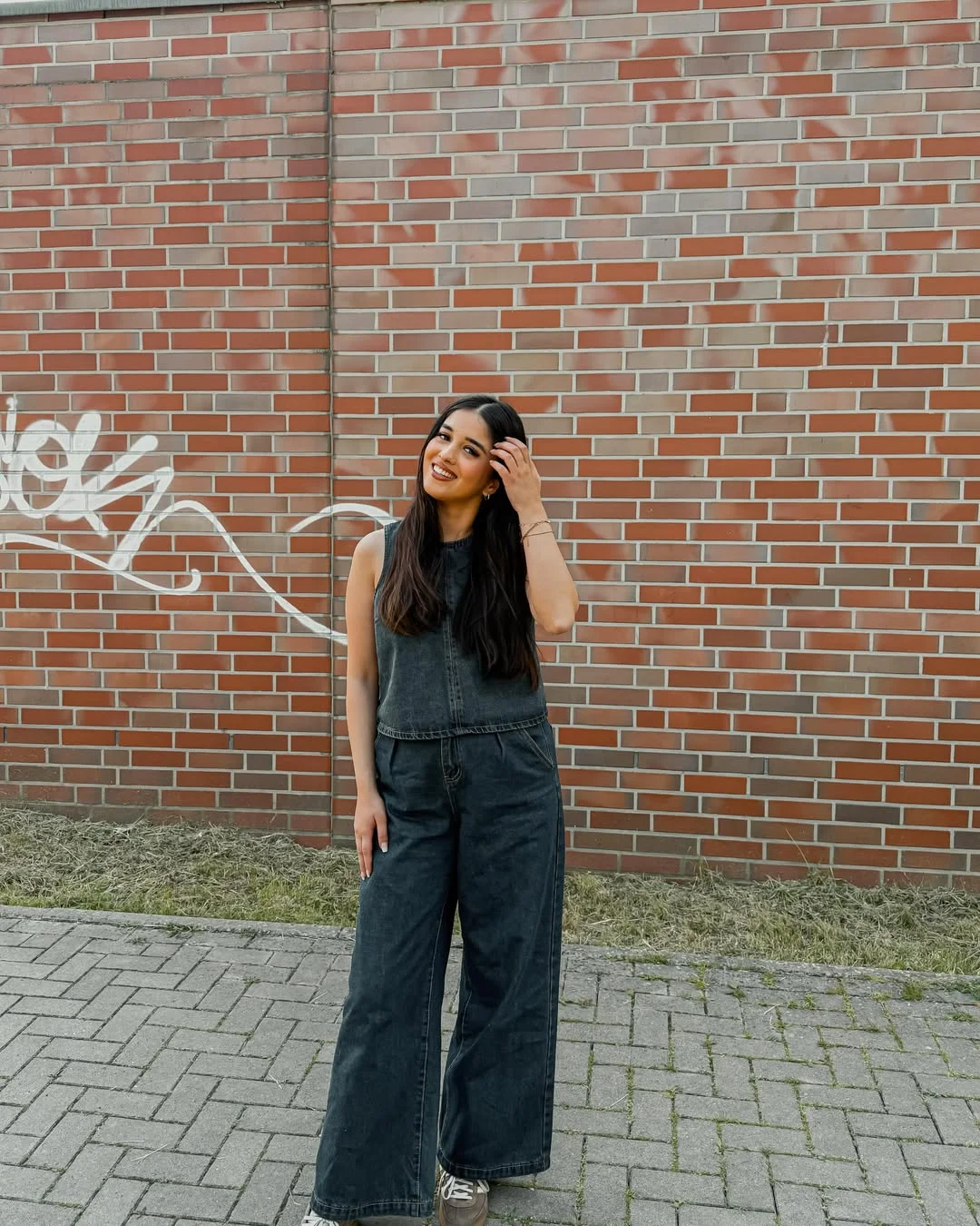 fall all denim outfits for women 2026 Sleeveless Denim Sets Bring a Cool 90s Energy Into Fall
