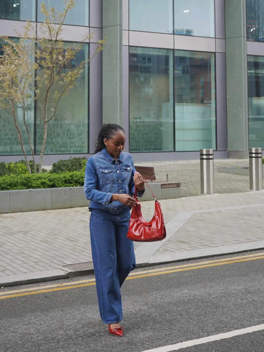 fall all denim outfits for women 2026 Classic Denim and Bold Accessories Create the Best Contrast