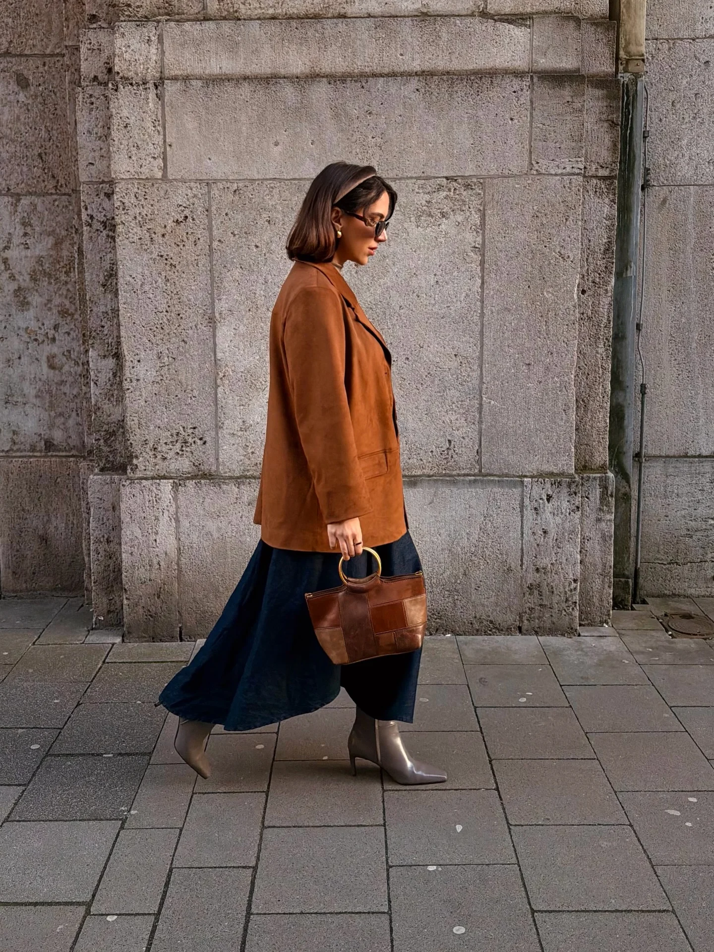 fall going out outfits 2026 Warm Cognac Layers That Feel Effortlessly Classy