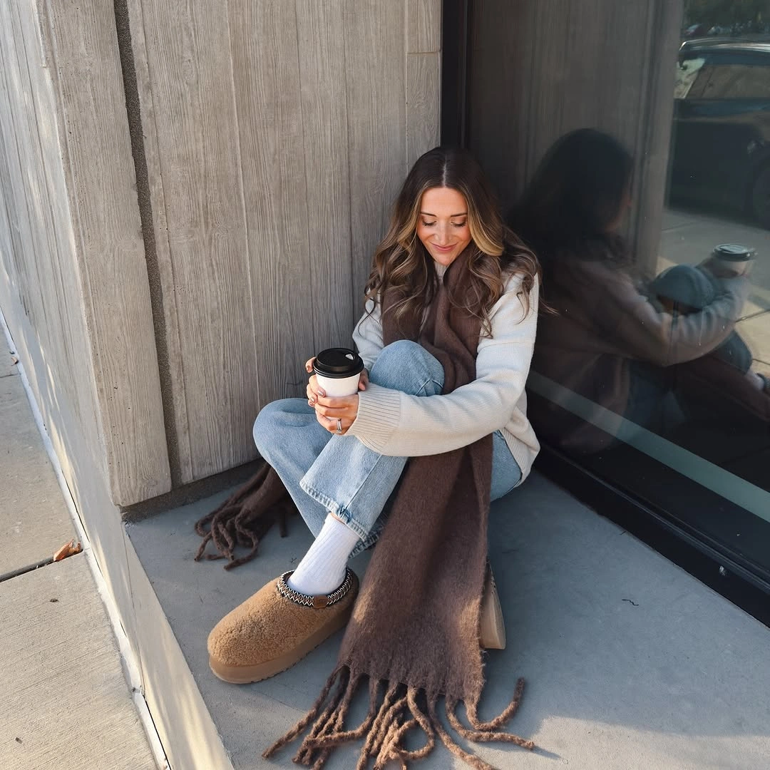 fall mom outfits 2026 Oversized Scarves And Cozy Layers For Coffee Run Mornings