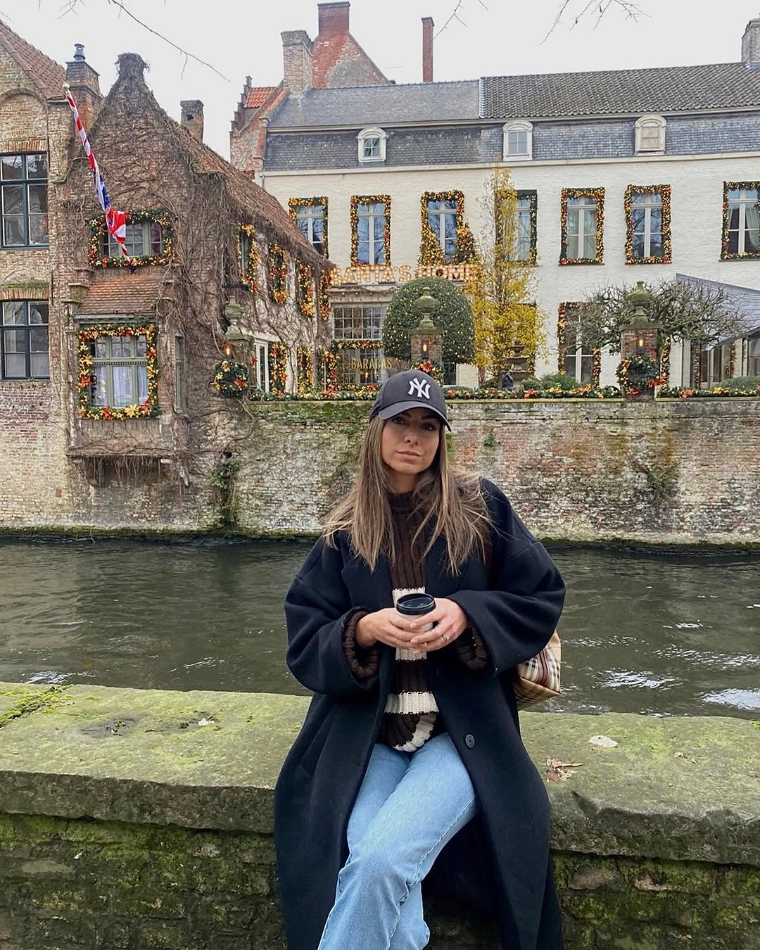 fall mom outfits 2026 Long Wool Coats And Denim For Weekend City Escapes