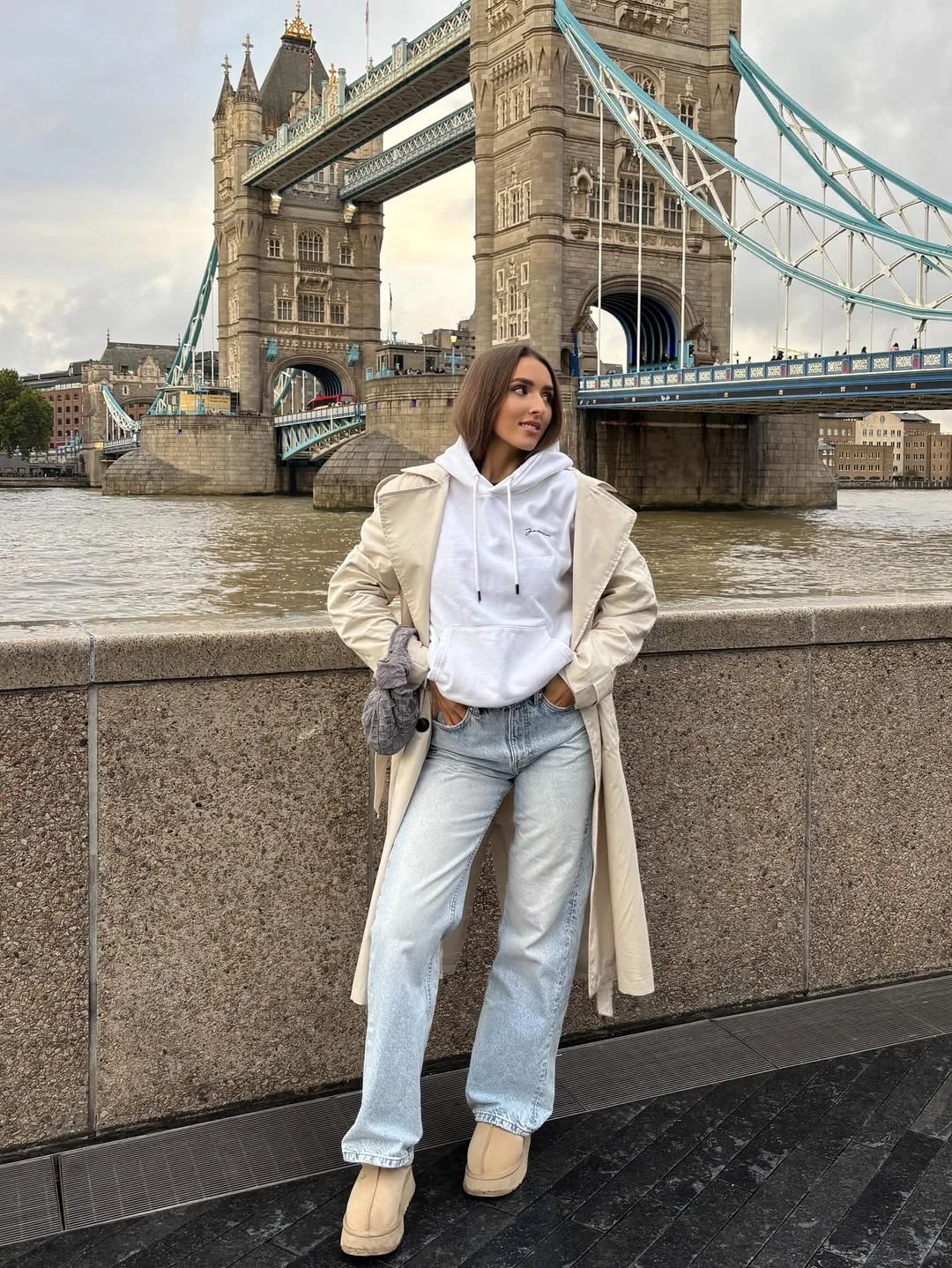fall outfits for big busted women Soft Neutral Layers for Exploring the City in Comfort
