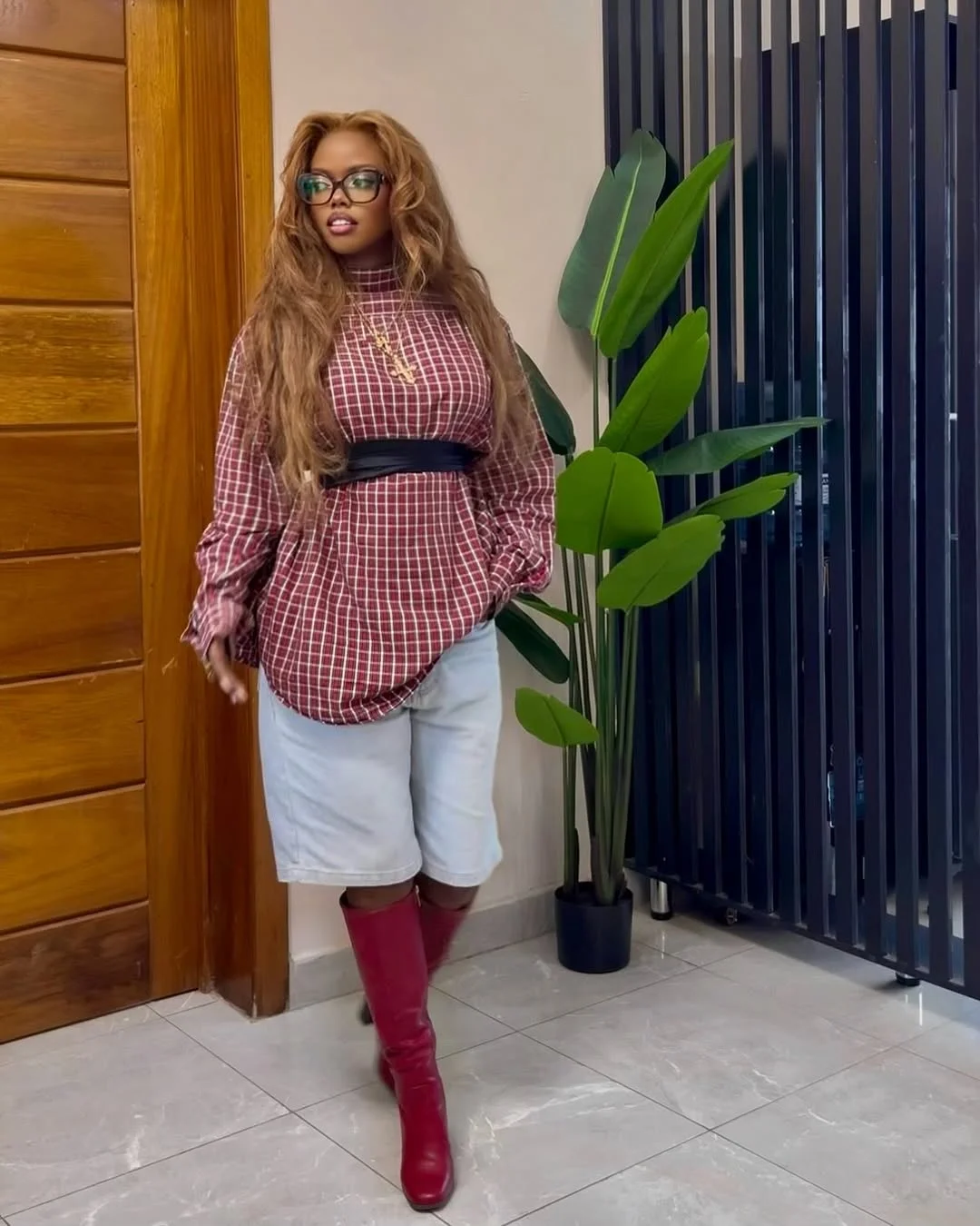 fall outfits for big busted women A Defined Waist with Plaid Layers and Statement Boots